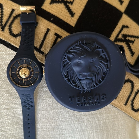 Versus Versace Unisex Watch with Case - Picture 4 of 6